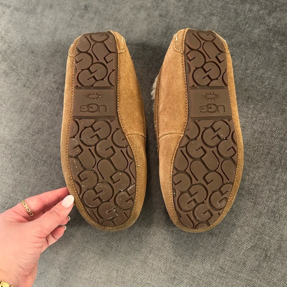 UGG Slip ons - Picture 5 of 9
